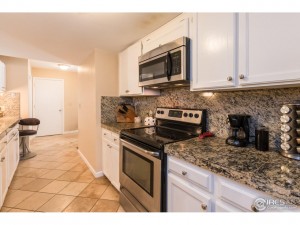 42 Pima Ct Boulder, CO 80303 Kitchen