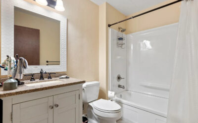 7103 Valmont Rd bath