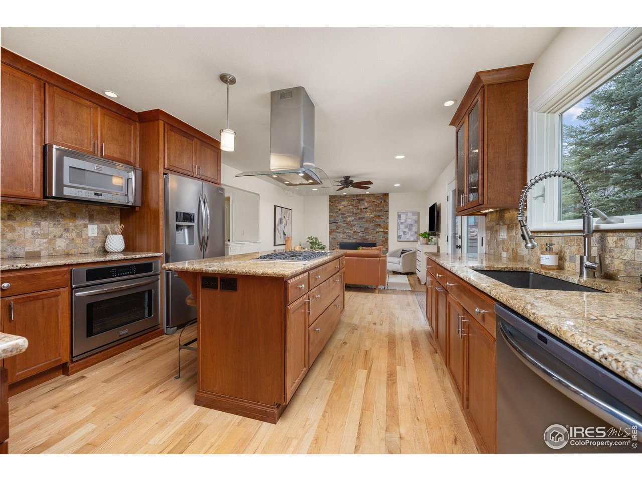 2596 Briarwood Dr Kitchen