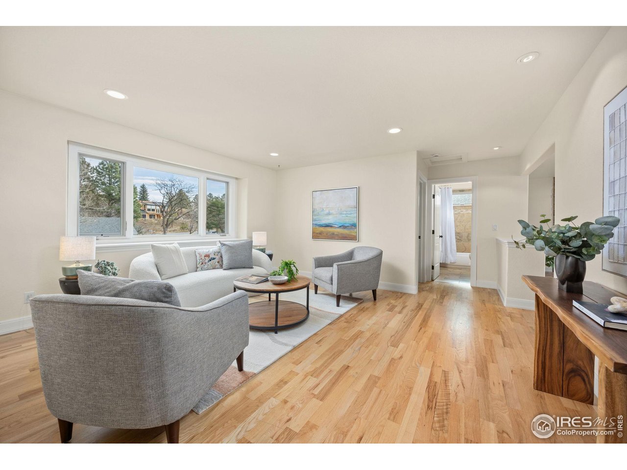 2596 Briarwood Dr Living