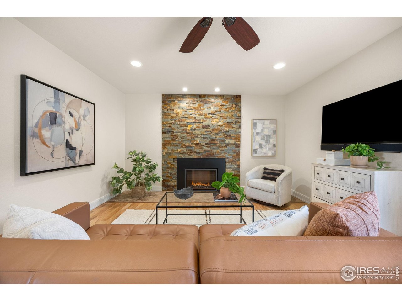 2596 Briarwood Dr Seating